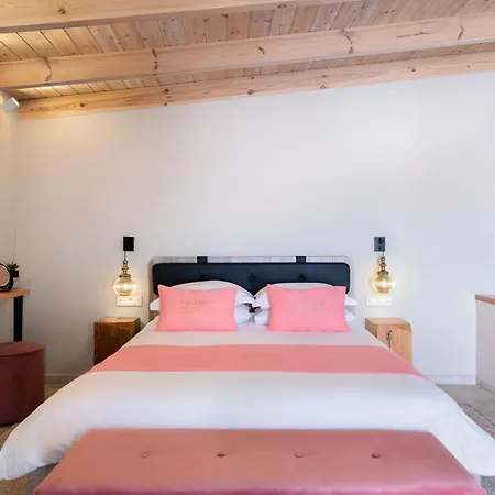 Viaggio Elegant Rooms-3